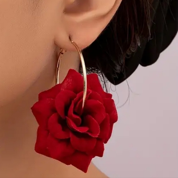 Red Rose Hoop Goldtone Earrings New Without Tags - Picture 2 of 8